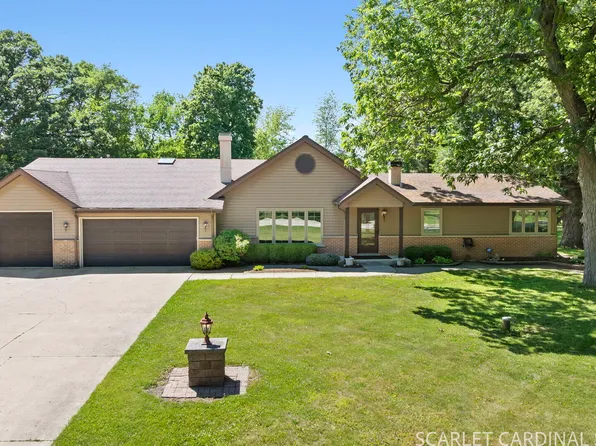 6N368 Oakwood Dr, Saint Charles, IL 60175