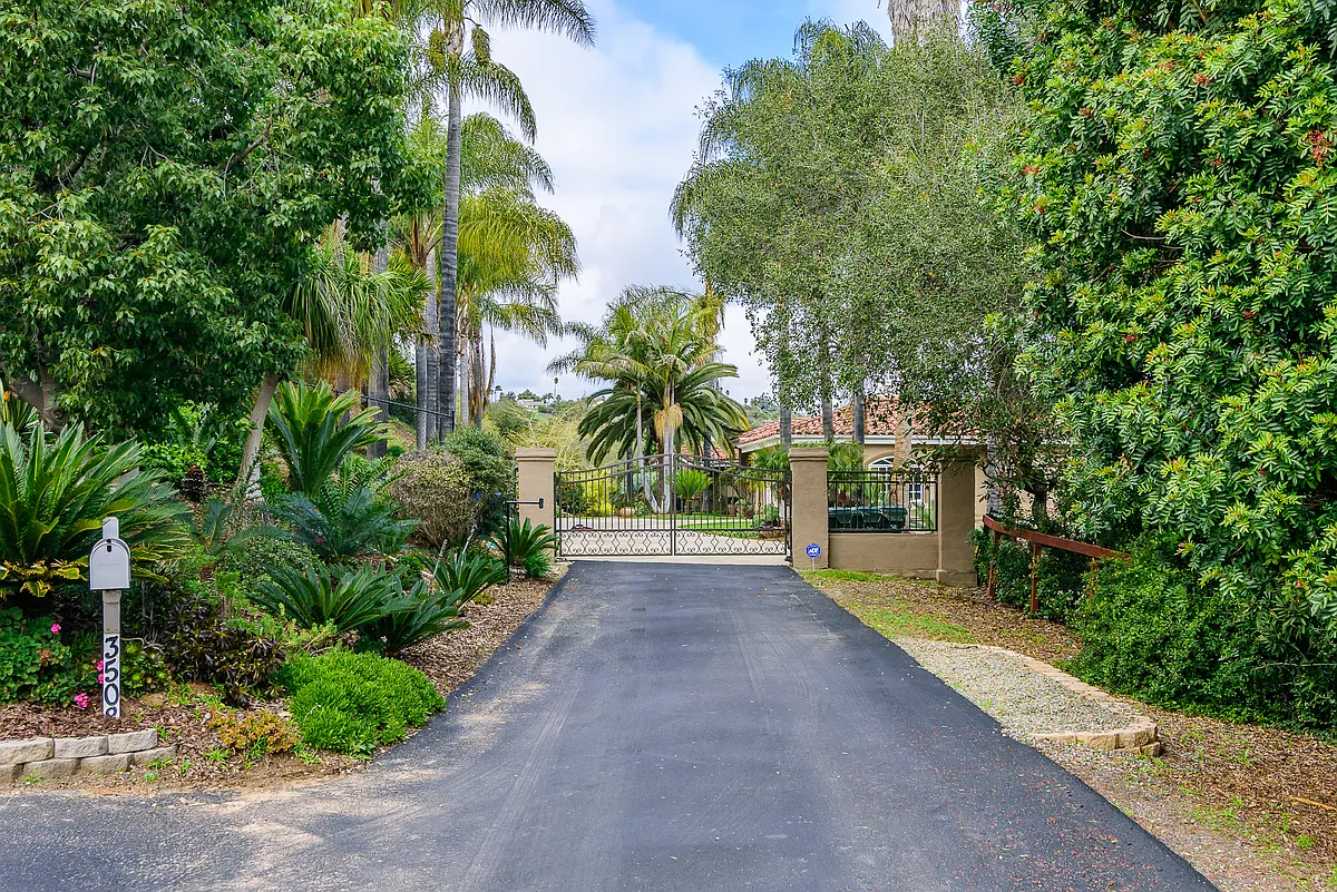 Building Photo - 3508 Tierra Linda Ln #1