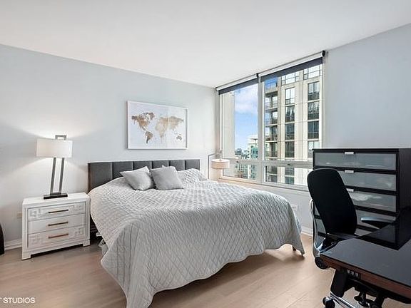 4th image of 33 W Ontario St #23-I
