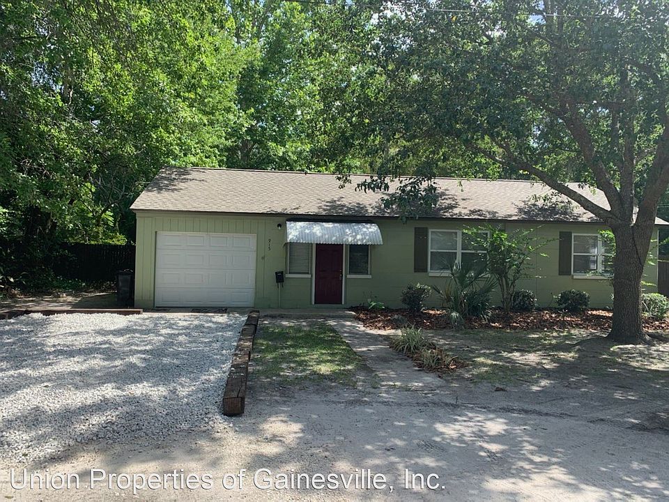 1st image of 915 NE 10th Pl
