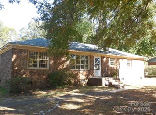 2208 Community Park Dr, Matthews, NC 28104