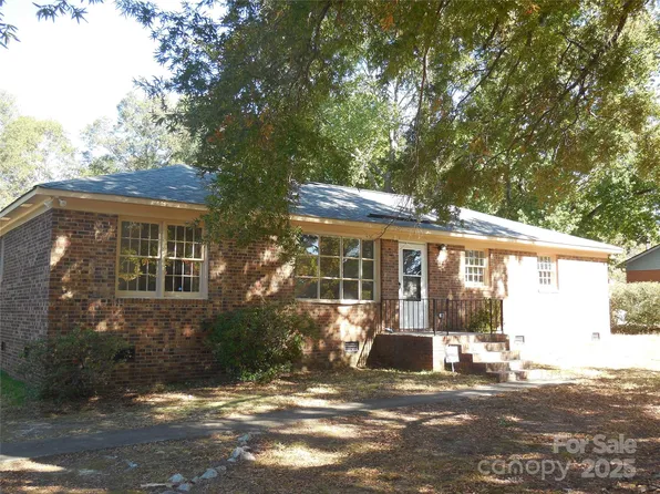 2208 Community Park Dr, Matthews, NC 28104