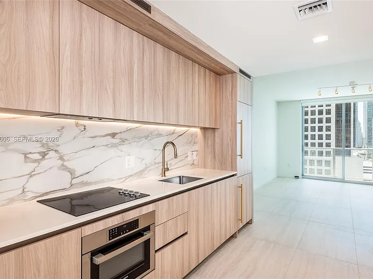 77 SE 5th St #1813 — Photo 5