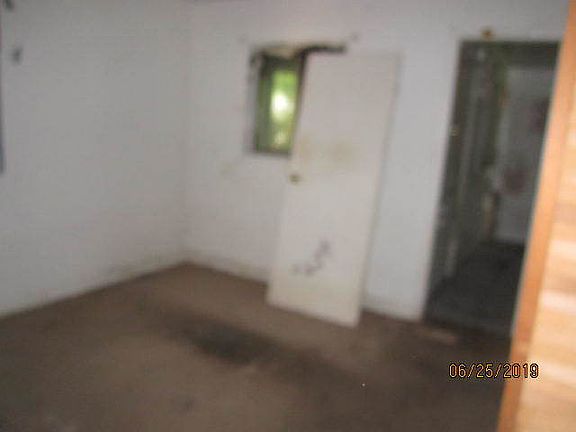 5th image of 136 Nashua St