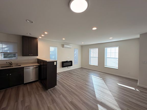 5th image of 3317 Wetmore Ave Unit B