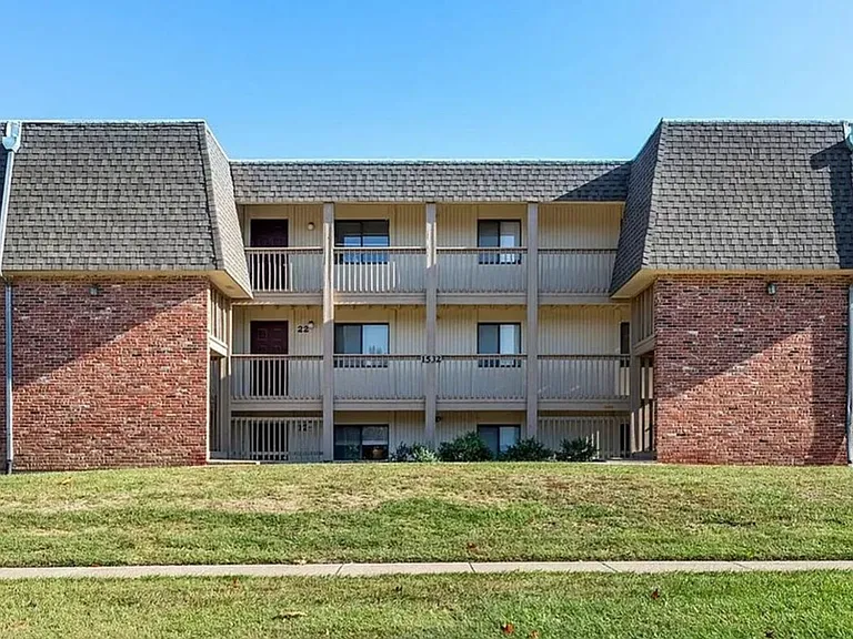 Hillsdale Apartments — Photo 4