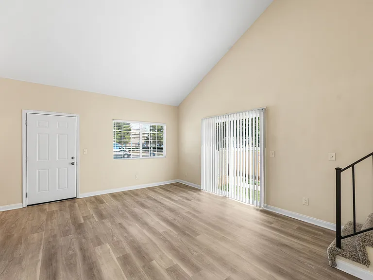 1648 Cactus Dr #D — Photo 6