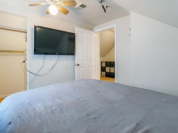 5th image of 619 Rose Ln