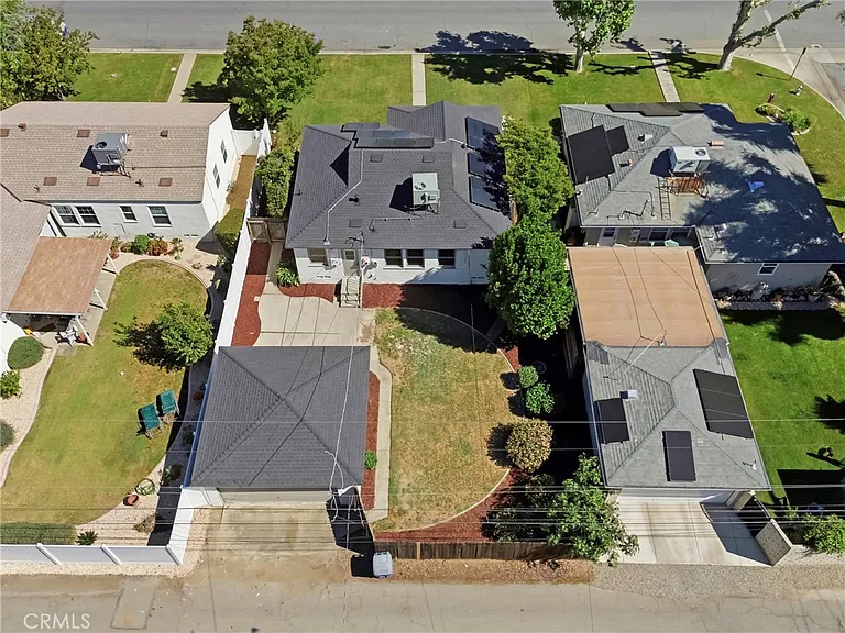2715 Cedar St — Photo 6