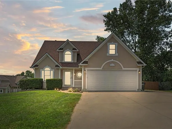 1302 Shamrock Ct, Warrensburg, MO 64093