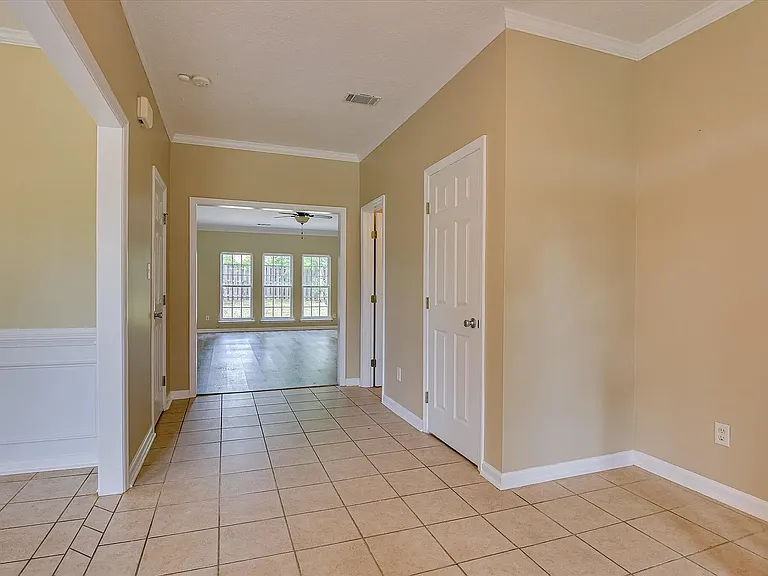 5755 Carriage Hills Dr — Photo 8