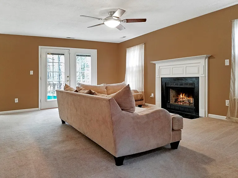 7704 Middlefield Mews — Photo 4