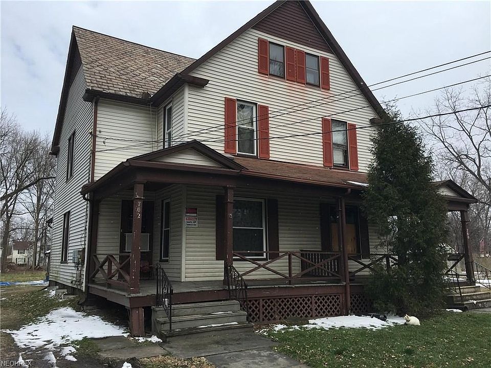 2nd image of 700-702 Vine Ave NE