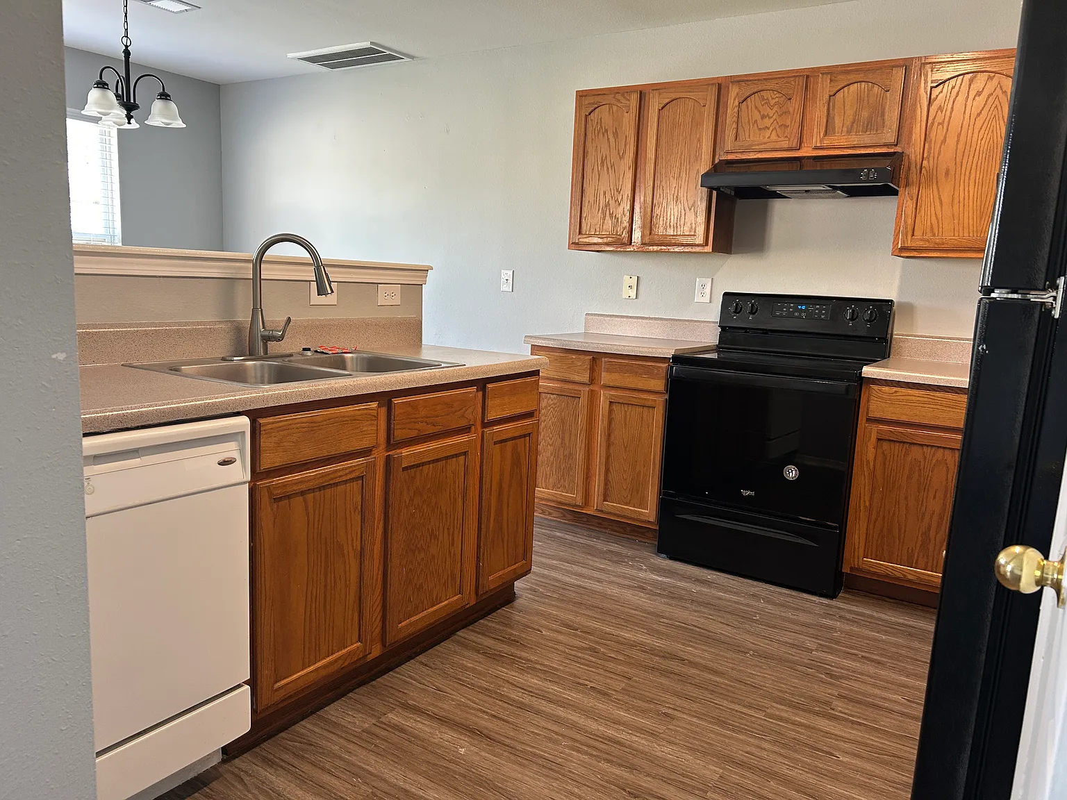 3 bed, 2.5 bath, 1564 sqft, $1,980 — Photo 2