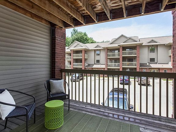 5th image of 1079 W Benton St APT 18
