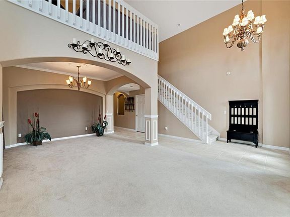 3rd image of 3010 Summer Swan Dr