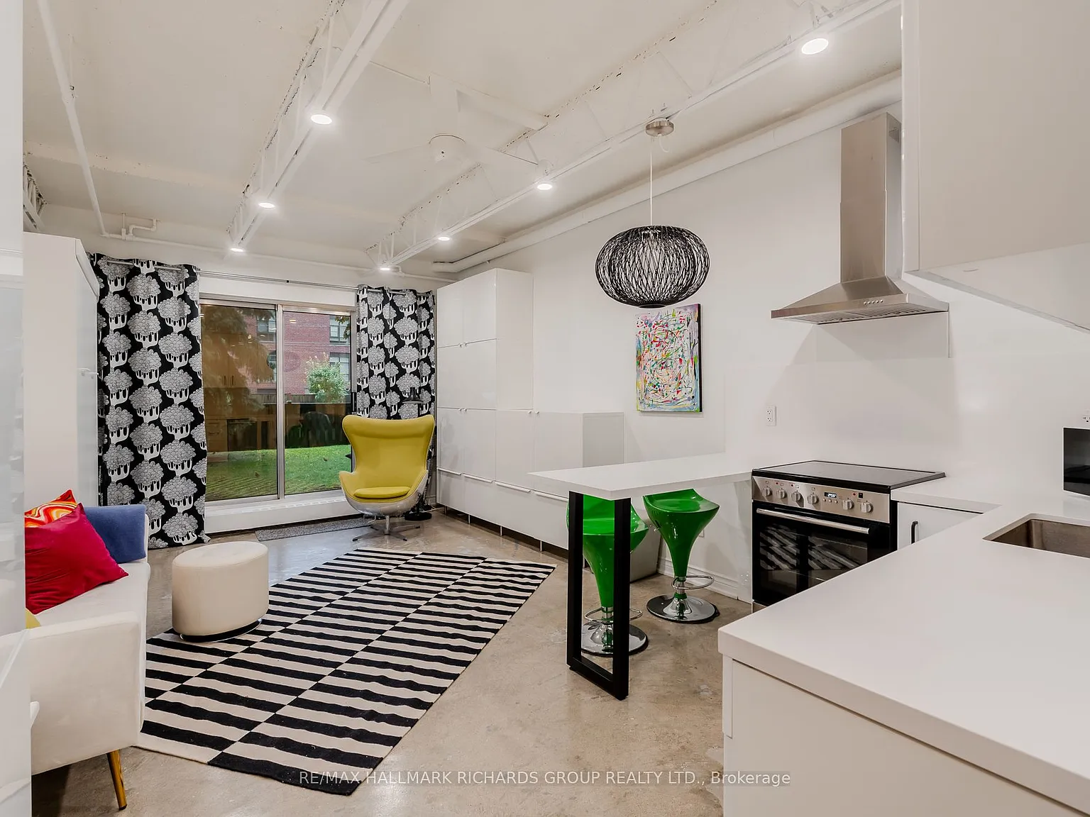 Studio, $1,900 — Photo 1