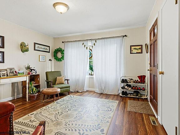 4th image of 85 Pinewood Rd