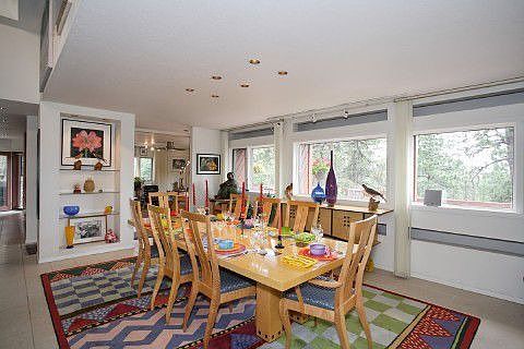 Light and bright dining room