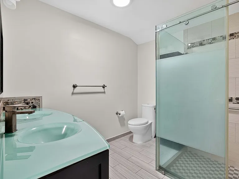 8007 Louise Ave — Photo 23