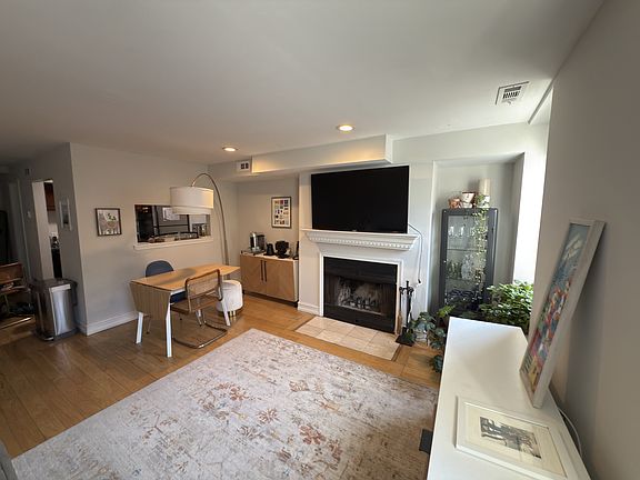 2nd image of 2031 Bainbridge St Floor 2