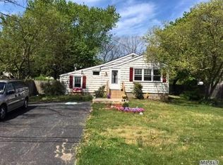 1238 Fairbanks Ave, Bay Shore, NY 11706