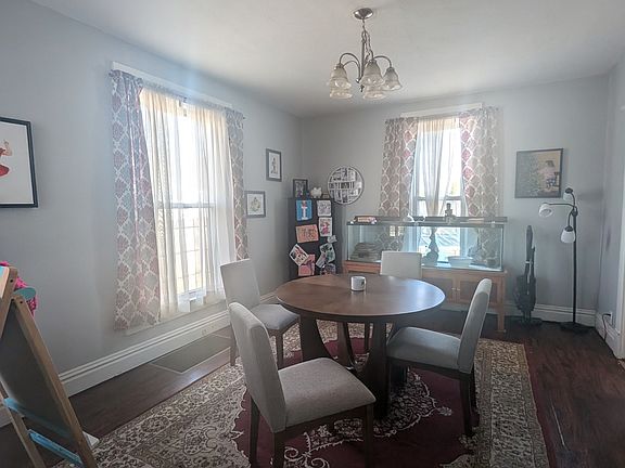 4th image of 504 S Green St