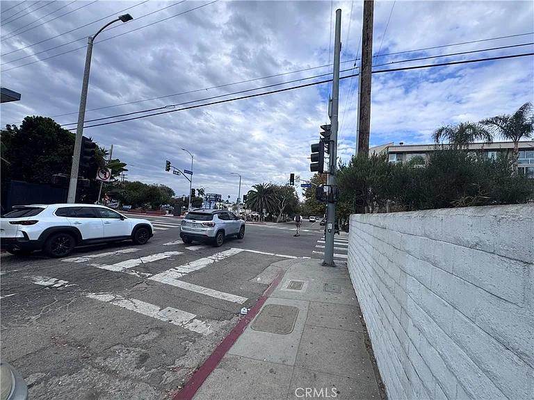40 S Venice Blvd #2 — Photo 29
