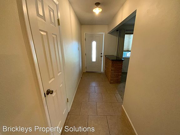 3rd image of 9601 Dona Marguerita Ave NE