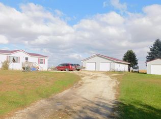 1639 165th St, Manchester, IA 52057