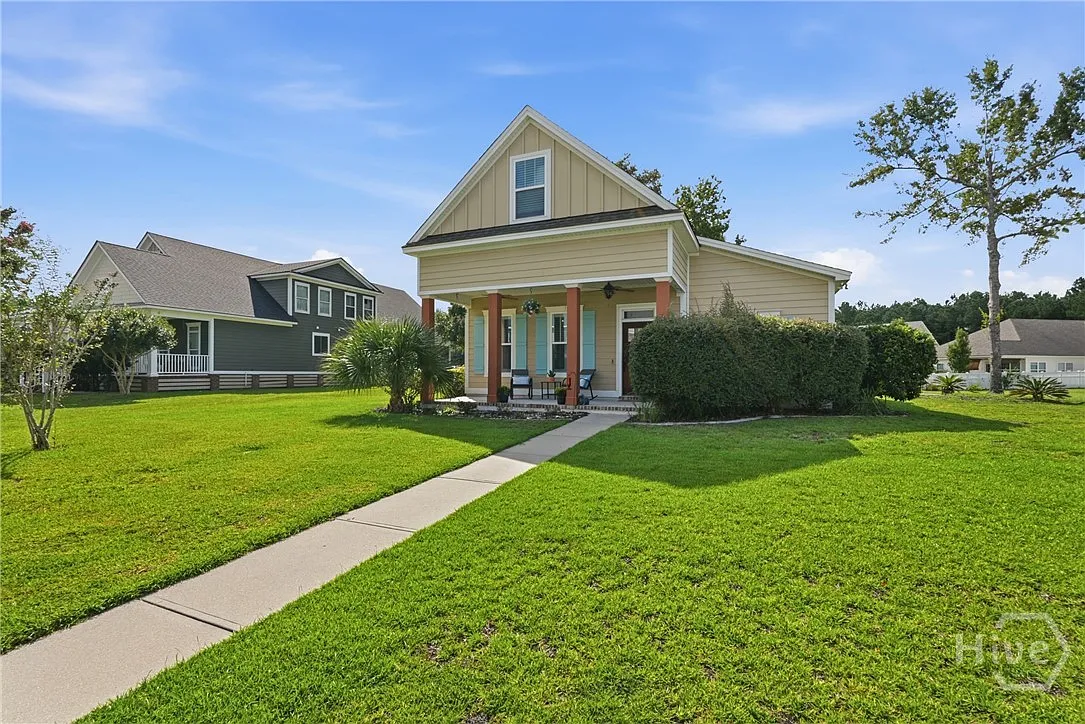 4 bed, 3.0 bath, 2578 sqft, $3,400 — Photo 2