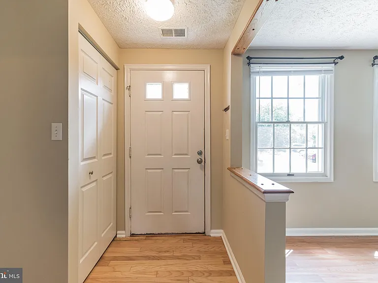 6302 Betsy Ross Ct — Photo 4