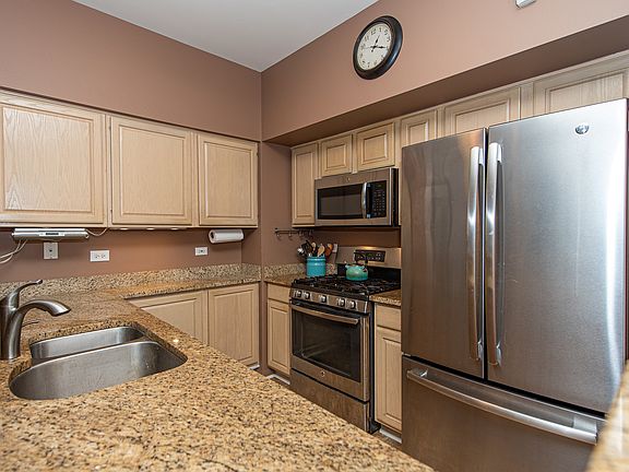 4th image of 95 Oakton Dr