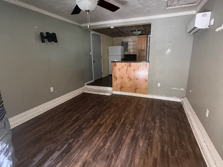 229-229 S Lowry St — Photo 2