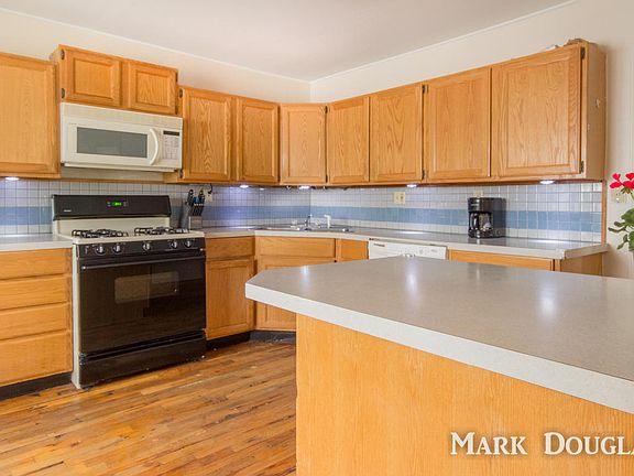 2nd image of 75 River St