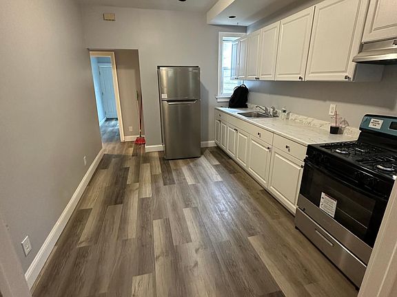 4th image of 99 Sherman Ave #1