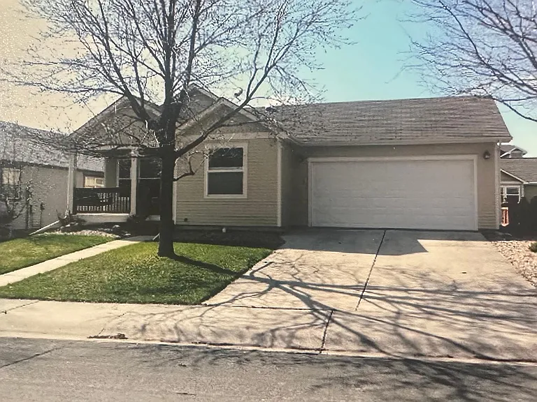 2529 W Plum St — Photo 1