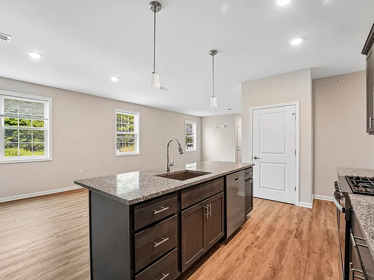 Tower Ridge Grande Hawthorne Kitchen to Dining View