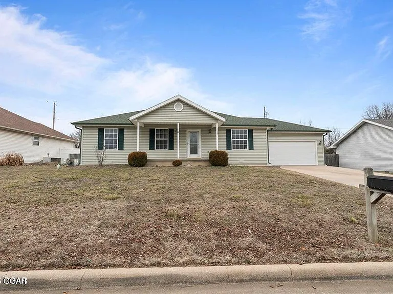 1177 E Amber Dr — Photo 1