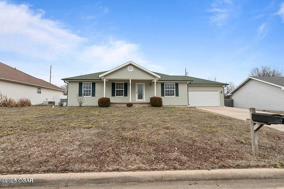 1177 E Amber Dr
