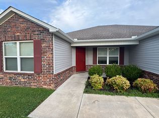 2100 N Medford Ct, Siloam Springs, AR 72761