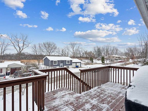 4th image of 3411 Willow Dr NE