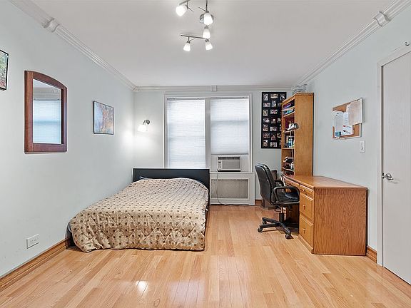 4th image of 67-71 Yellowstone Blvd #2D