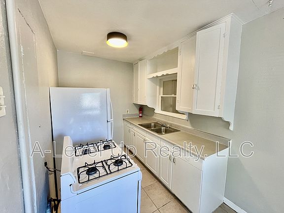 5th image of 4002 S Lundy Ave