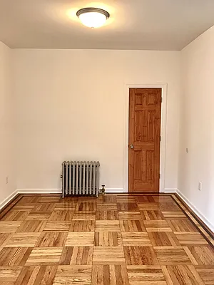 Rented by Zikos Realty Services | media 2