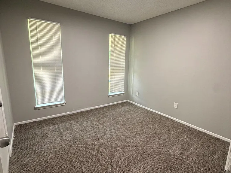 691 Creekstone Cir — Photo 14