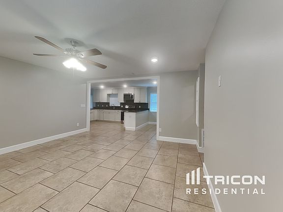 2nd image of 800 N Sunset Dr