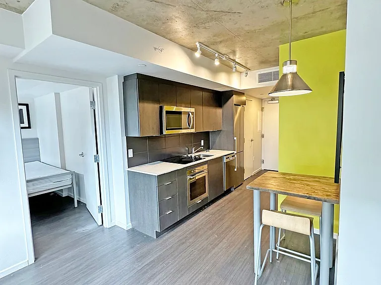 105 Champagne Ave S #1517 — Photo 5