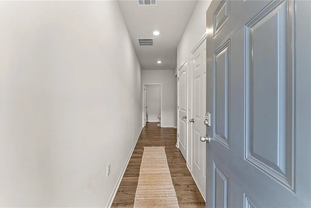 4 bed, 2.5 bath, 1925 sqft, $2,800 — Photo 4