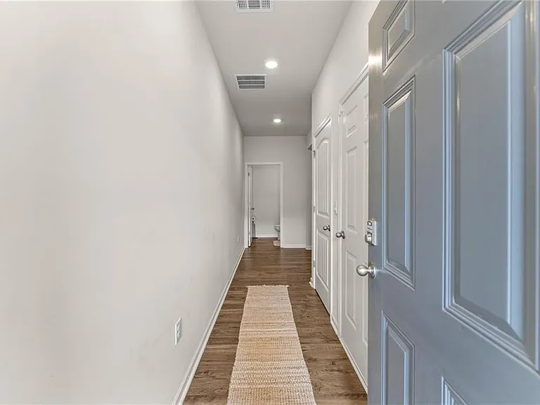 300 Stoneybrook Dr — Photo 4